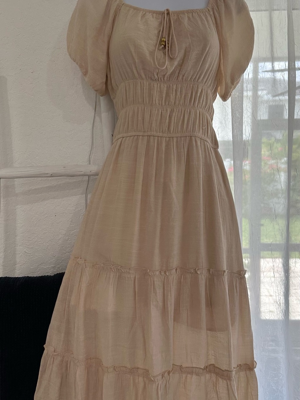 Women’s Puff Sleeve Tiered lined Maxi Dress in Beige Large